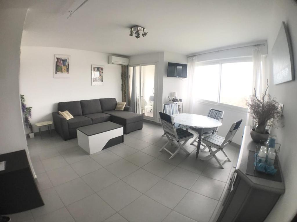 Appartement AS18656 - Grand studio vue mer, direct sur plage avec parking privé Résidence \ 30240 Le Grau-du-Roi