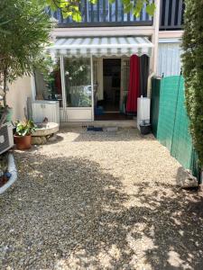 Appartement AS21515 - Studio cabine avec joli jardin et parking privé Résidence \ 30240 Le Grau-du-Roi Languedoc-Roussillon