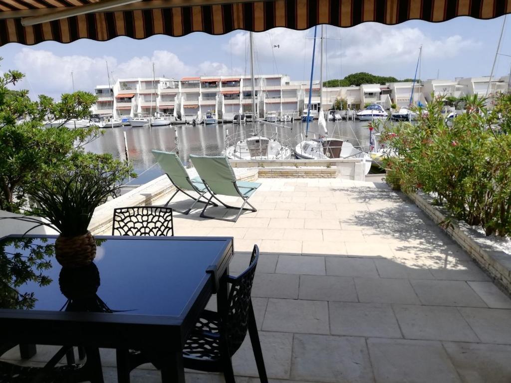AS22989-Marina P3 rdc grande terrasse appontement Résidence Les Régates Marina n°82, 30240 Le Grau-du-Roi