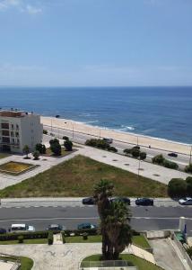 Atlantic Beach-side Apartment