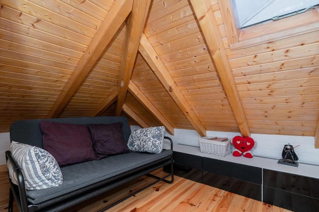 Attic Apartment with Balcony in Bairro Alto , 1200-040 Lisbonne