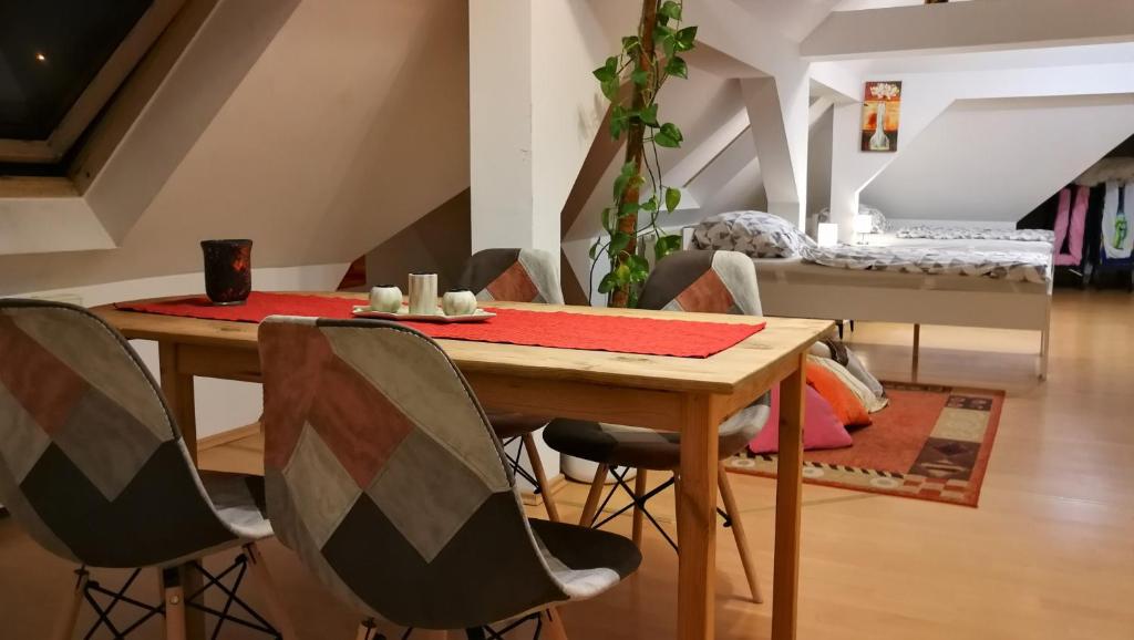 Appartement Attic Oelsnitz am Hegebach mit Netflix und Parkplatz Self Check-in Obere Hauptstrasse 47a 09376 Oelsnitz