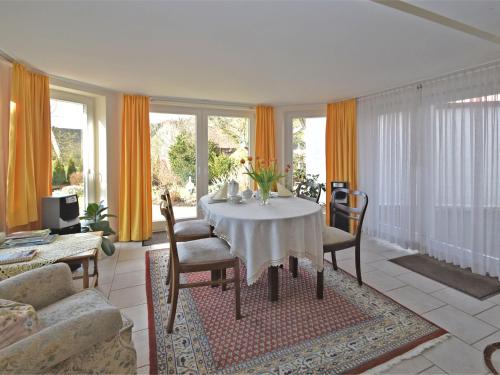 Attractive apartment in Bellenberg with garden