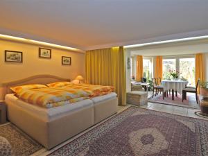 Attractive apartment in Bellenberg with garden