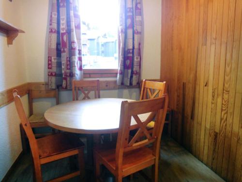 Attractive Apartment in M ribel near Les 3 Vall es