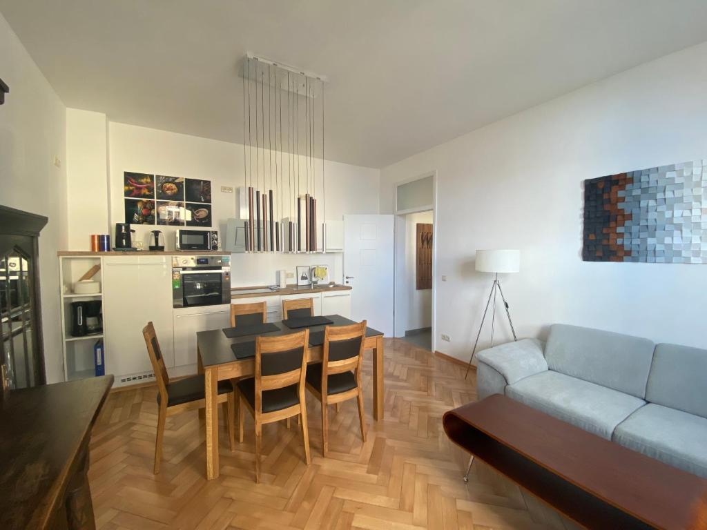 Appartement attraktives 2-Zimmer-Apartment im Stadtzentrum 5 Otto-Nuschke-Straße 07407 Rudolstadt