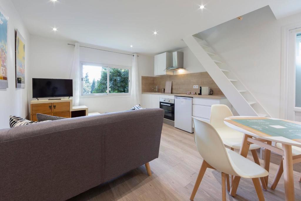 Atypical tiny house of 40m2 looking over a garden in the center of Cannes 64 avenue de Vallauris, 06400 Cannes