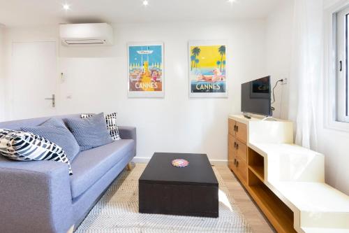Atypical tiny house of 40m2 looking over a garden in the center of Cannes
