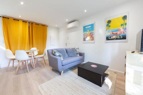 Atypical tiny house of 40m2 looking over a garden in the center of Cannes
