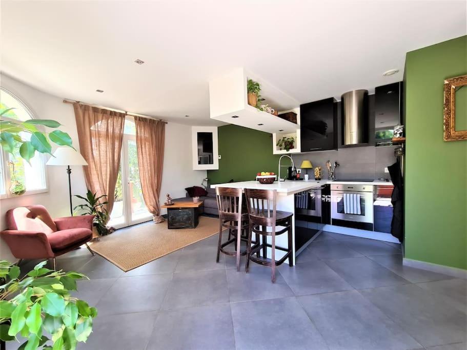 Appartement Atypique & Cosy - T3 55 m2 parking à 2 mn de Lyon. 74 Montée des Soldats 69300 Caluire-et-Cuire