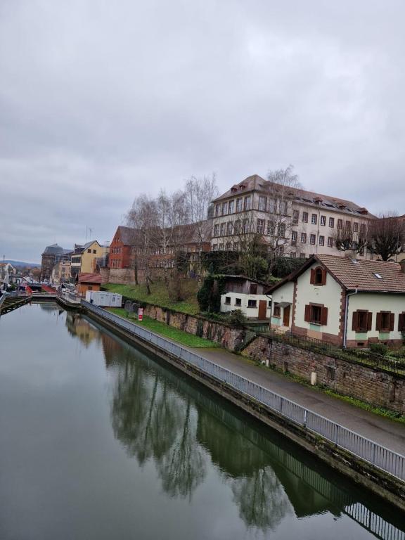 Appartement AU BORD DE L'EAU 40 Route de Paris 67700 Saverne