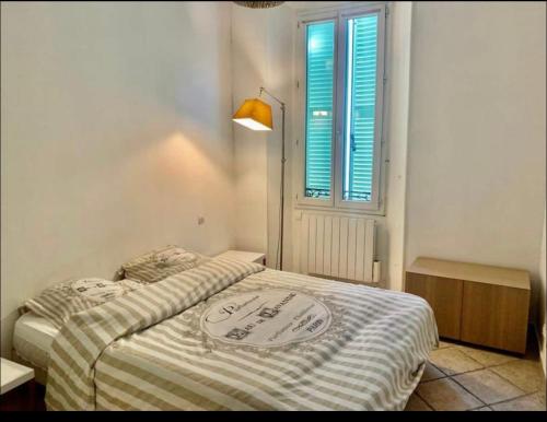 Au cœur de Cannes, à l’angle de la rue d’Antibes