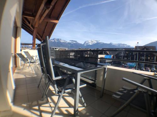 Au cœur de St Jorioz, spacieux appartement avec terrasse et vue montagne.