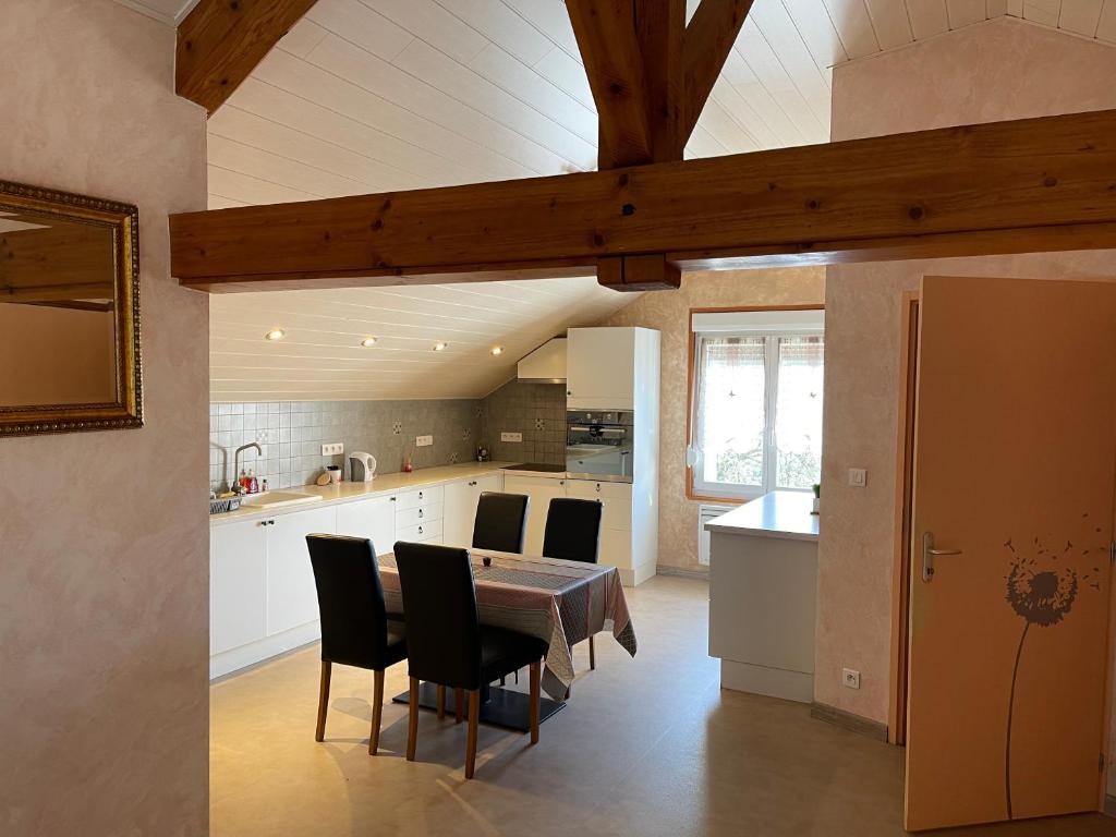 Appartement Au cœur des stations de ski, 10 min de la suisse 10 Place du 3eme rta 25450 Damprichard