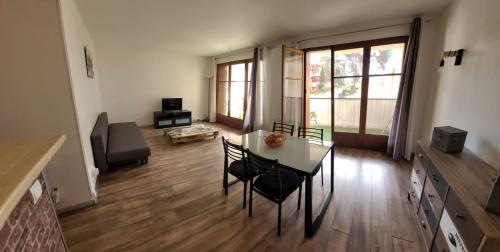 Au calme, 200m du centre T2 avec balcon et parking