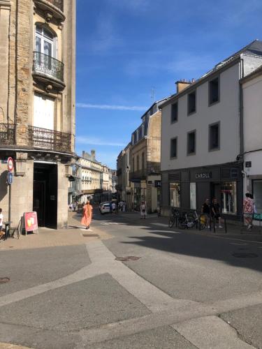 AU COEUR DE VANNES - VUE SUR LES REMPARTS - 2 CH