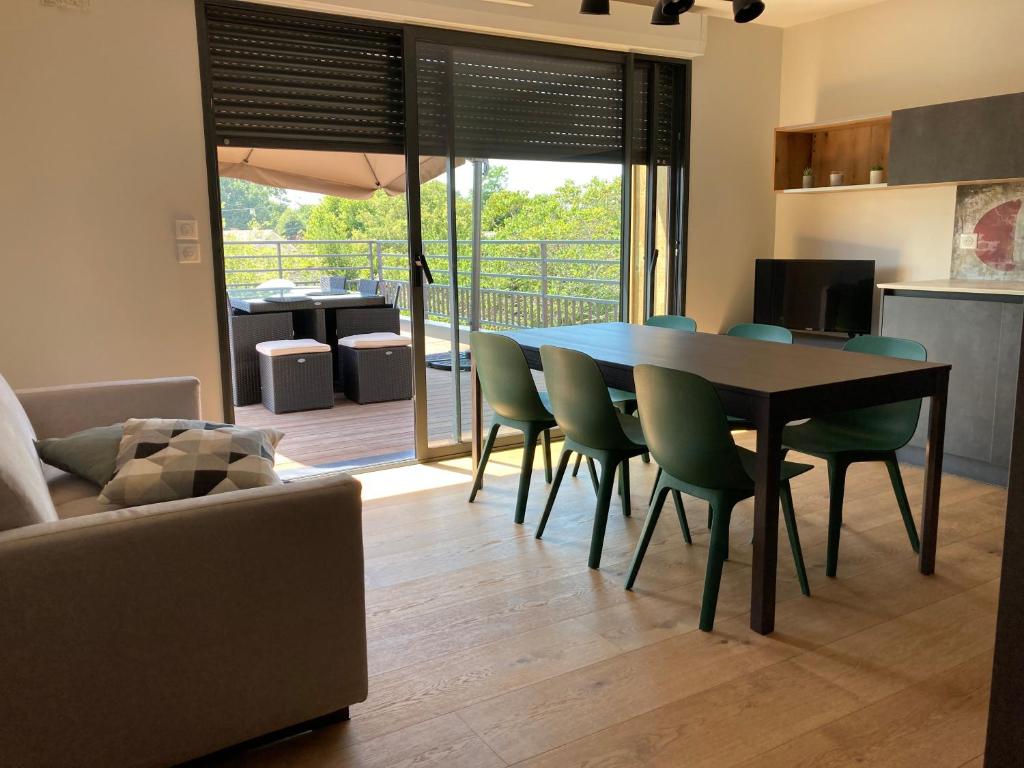 Appartement Au coeur du Bassin d'Arcachon,très bel appartement avec terrasse 29 Allée Ernest de Boissière 33980 Audenge