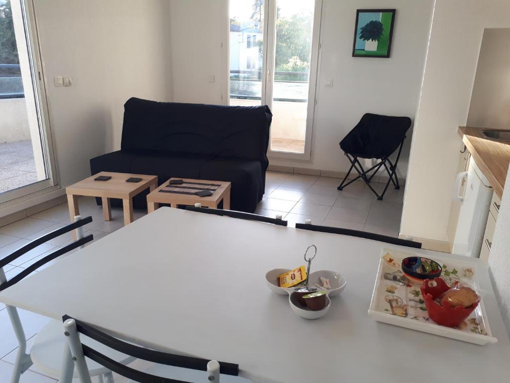 Appartement Au Floraly Cagnes-sur-Mer 5 mn à pied gare SNCF et gare routière Bat 1 Etage 4 5 Montée du Coteau 06800 Cagnes-sur-Mer