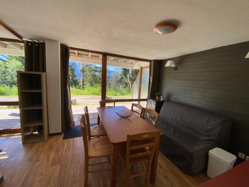 Au pays des marmottes Appartement 6 personnes plein sud sans vis à vis avec terrasse