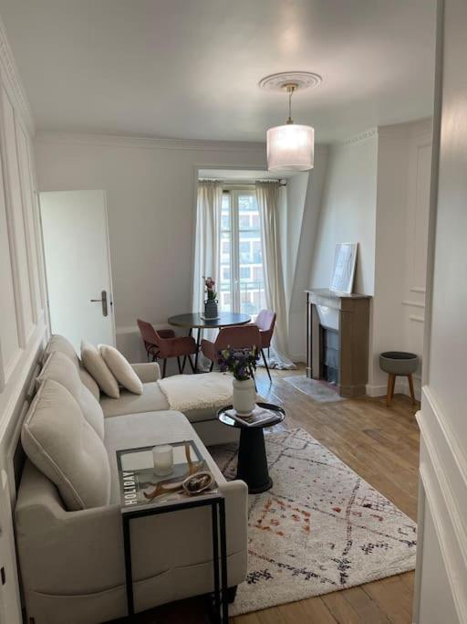 Appartement Au pied de la Tour Eiffel: superbe appartement 7ème étage 27 Boulevard de Grenelle 75015 Paris