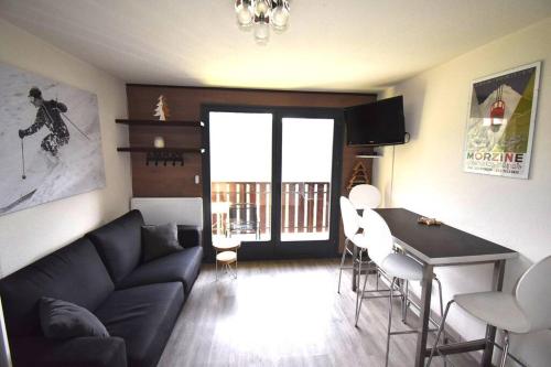 Au Pied des Pistes B31, Chaleureux studio 4 pers, vue sur la vallée imprenable avec WIFI, DRAPS NON COMPRIS