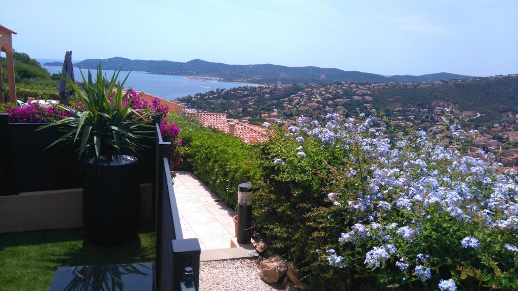 Appartement Au pied du Massif des Maures, à proximité de la plage de St Clair à 1,200kms D2 1245 Chemin du Four des Maures 83980 Le Lavandou