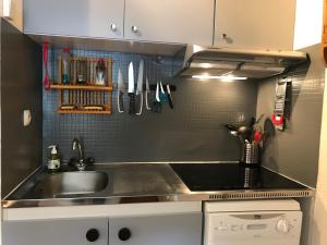 Au pied du telecabine, T2 parking et casier a ski