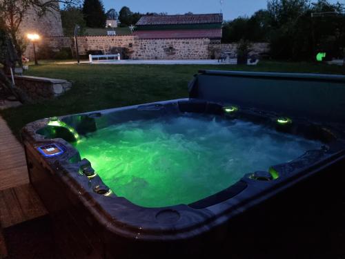 Au pool house de la Faye +spa ouvert toute l'année