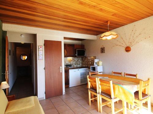 Appartement Appartement Auris, 2 pièces, 6 personnes - FR-1-297-95 1 Place Des Ecrins -  - Auris