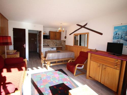 Appartement Appartement Auris, 2 pièces, 8 personnes - FR-1-297-82 2 Place Des Ecrins -  - Auris