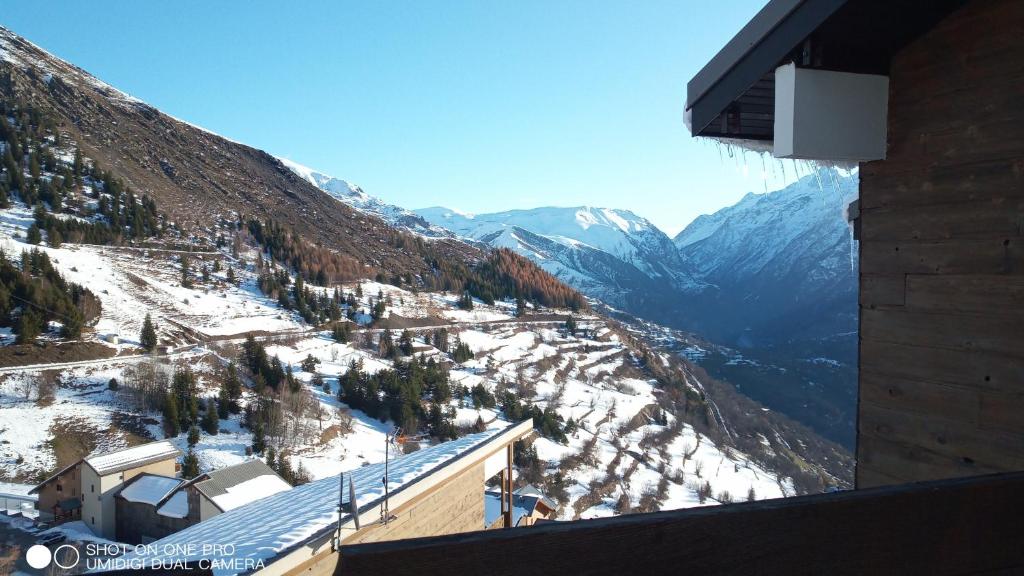 auris en oisans,vue sur le signial de l'homme route des orgieres RESIDENCE les SILENES, 38142 Auris