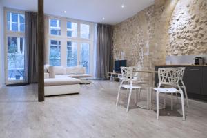 Ausone Beautiful loft apartment in historical center + terrace and parking