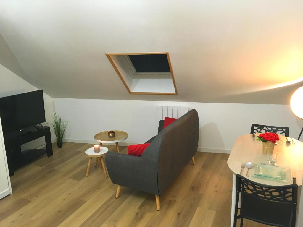AUSTUDIO 64000 Pau