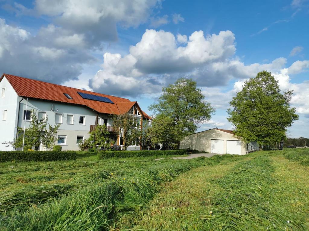Auszeit-Wohnung in idyllischer Lage auf dem Generationenhof 29 Gehrenberg, 91555 Feuchtwangen