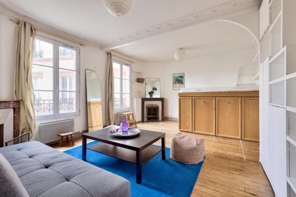 Appartement Authentic apartment in Paris 15 43 boulevard garibaldi 75015 Paris