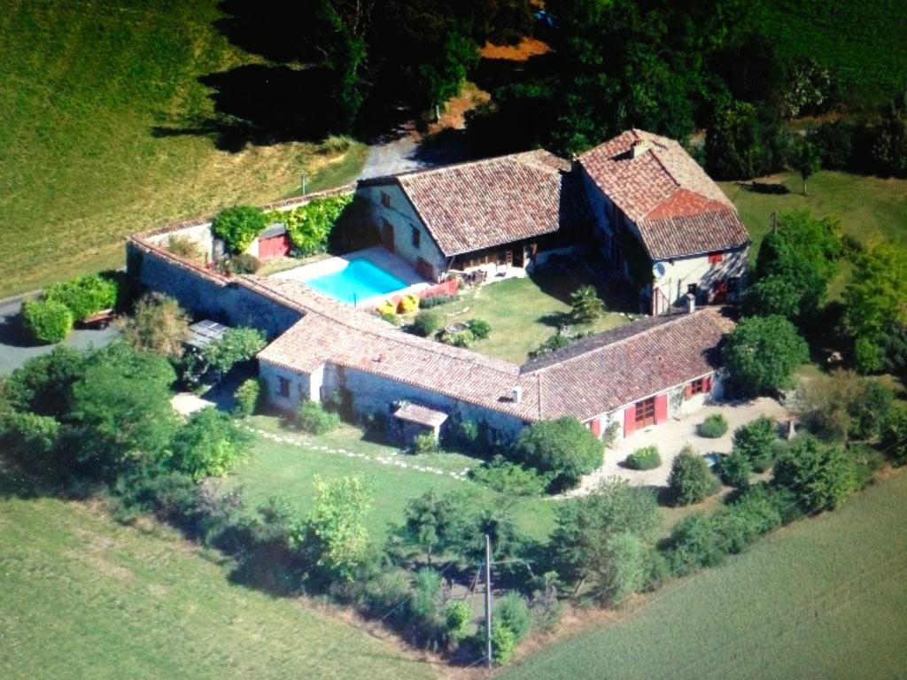 Authentic Apt With Garden With Trees!