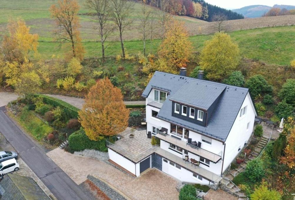 Appartement Auwers Haus komplett zur Alleinnutzung - 3 Wohneinheiten An der Halle 24 57392 Schmallenberg