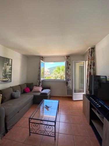 Aux ISSAMBRES Appartement dans résidence avec Piscine