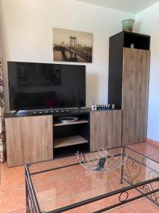 Aux ISSAMBRES Appartement dans résidence avec Piscine