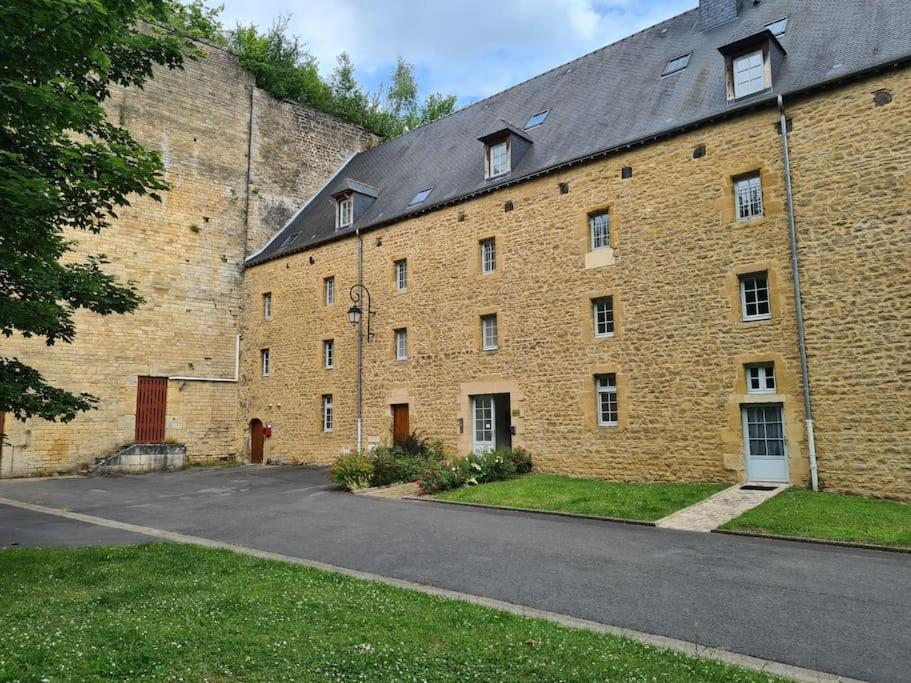 Appartement Aux remparts du château 3 Place du Château 08200 Sedan