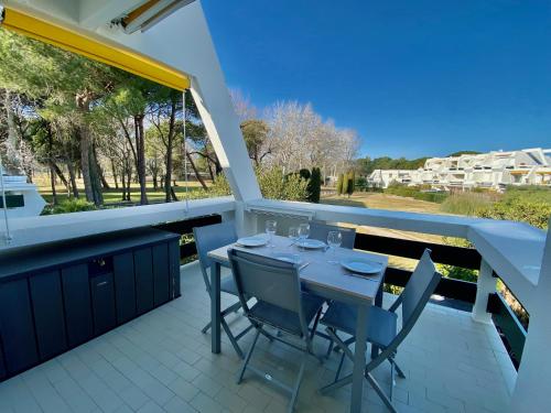 AVALON - P2 quartier golf à 15 min des plages, WIFI, parking