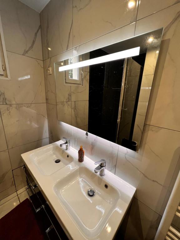 Appartement Appartement avec 2 chambres proche Orly 10 Rue Pierre Curie, 91240 Saint-Michel-sur-Orge