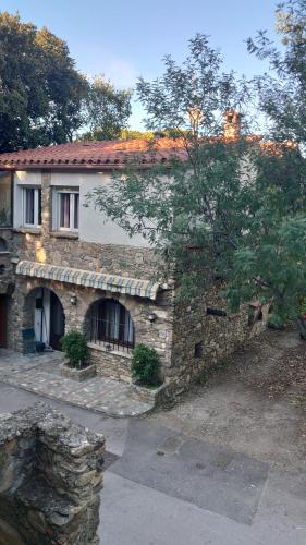 Appartement avec barbecue extérieur 4 chambres en pierre a 5 min du perthus Les Cluses france