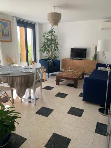 Appartement avec piscine Pechbonnieu france