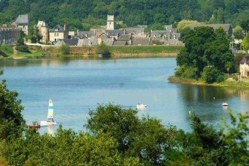 Appartement avec véranda centre ville Jugon Les Lacs france