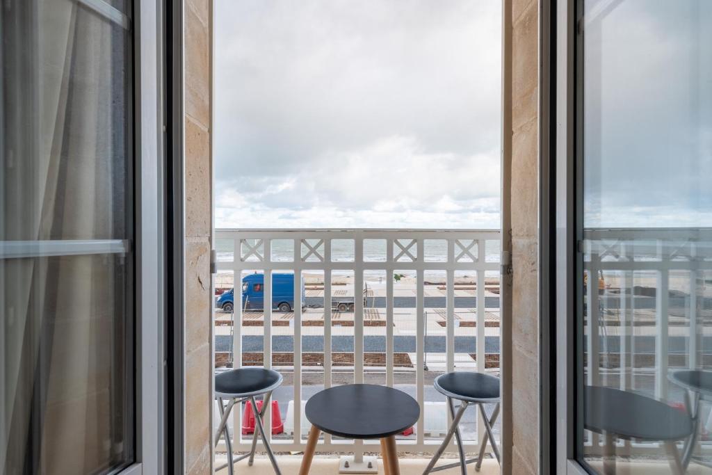 Appartement Aviso - appartement magnifique vue mer - plage à 50 m 7 rue Guynemer, appartement 4 14530 Luc-sur-Mer