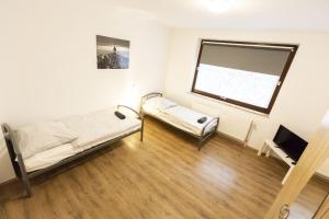 AVR Apartment HOF 1