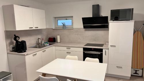 Awad‘s White Apartment
