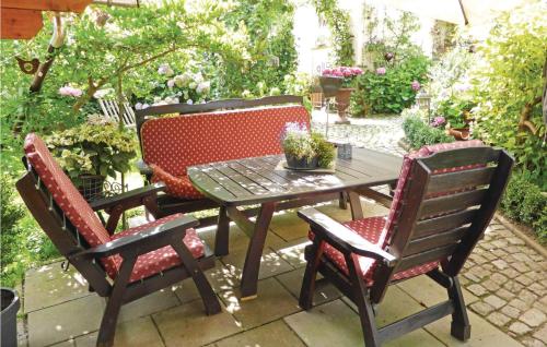 Awesome apartment in Bad Schlema OT Wildb, with 2 Bedrooms