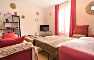 Awesome apartment in Barjac with Outdoor swimming pool, WiFi and 1 Bedrooms